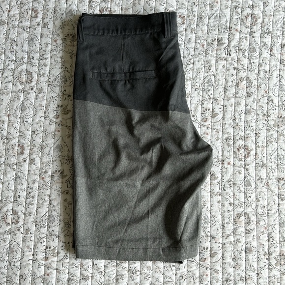 Travis Matthew Light Weight Shorts (32) - Picture 2 of 3